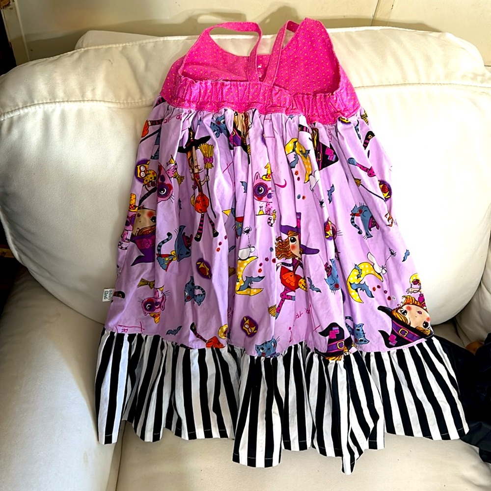 Very cute girls Halloween witch dress! 🧙🏻‍♀️ - Picture 4 of 5
